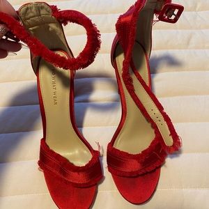 Red pumps